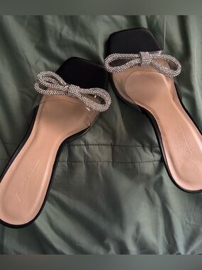 Anne Michelle black bow heels